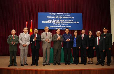 ร่วมมือกันส่งเสริมความสัมพันธ์มิตรภาพเวียดนาม - ไทย